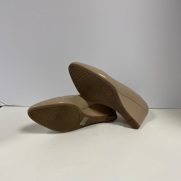 Classic and sophisticated Bandolino wedge, size 8 medium - Picture 5 of 7